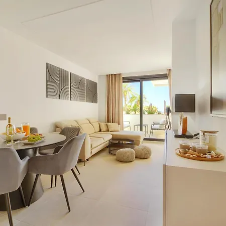 Nerea Beachfront Direct Access Διαμέρισμα *